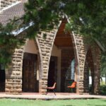 rumah aksen batu alam