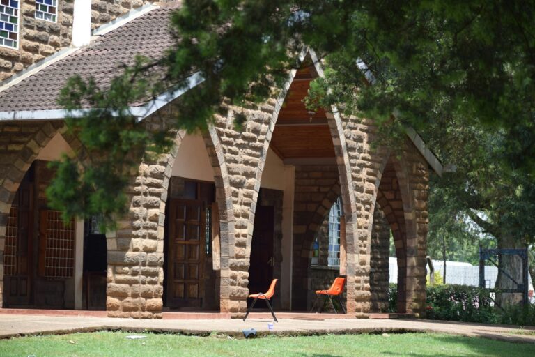 rumah aksen batu alam