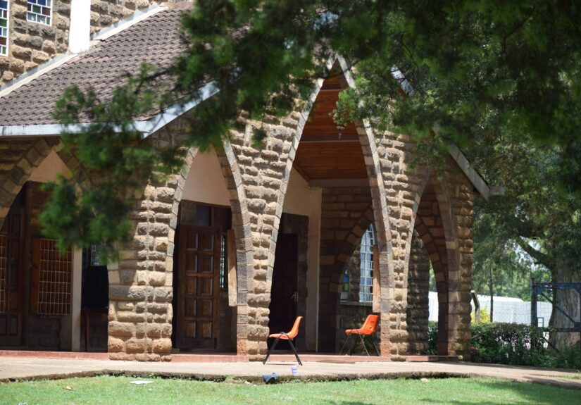 rumah aksen batu alam