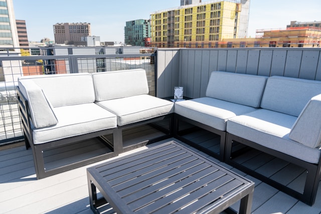 Furnitur outdoor tahan cuaca